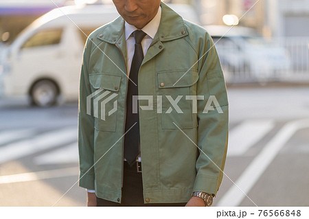 働く男性 76566848