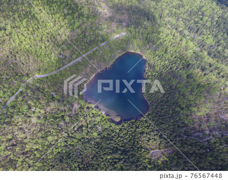 空撮・初夏の駒止湖(北海道・鹿追町) 空撮・初夏の駒止湖(北海道・鹿追町) 76567448