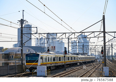 鉄道 武蔵中原駅から望む南武線と武蔵小杉の高層ビル群 神奈川県川崎市 鉄道 武蔵中原駅から望む南武線と武蔵小杉の高層ビル群 神奈川県川崎市 76567588