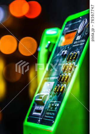 夜の公衆電話 76567747