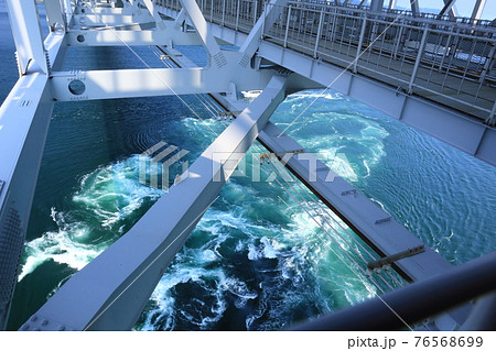 大鳴門橋から見た鳴門の渦潮 76568699