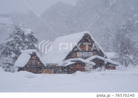 白川郷　　豪雪　　　　岐阜県 76570240