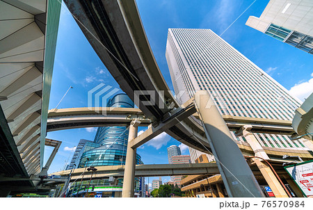 日本の東京都市景観　池袋ジャンクションやサンシャイン60などを望む　 76570984