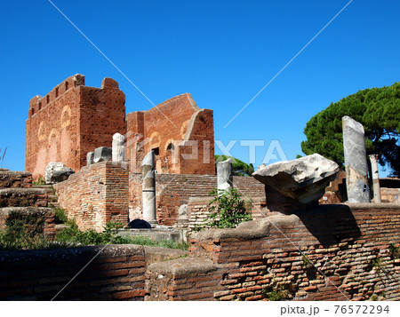 イタリアローマの遺跡 オスティアの元老院議会場 イタリアローマの遺跡 オスティアの元老院議会場 76572294