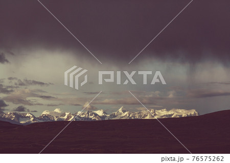 Mountains in Alaska 76575262