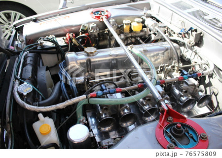 クラッシックカー　旧車のエンジン 76575809