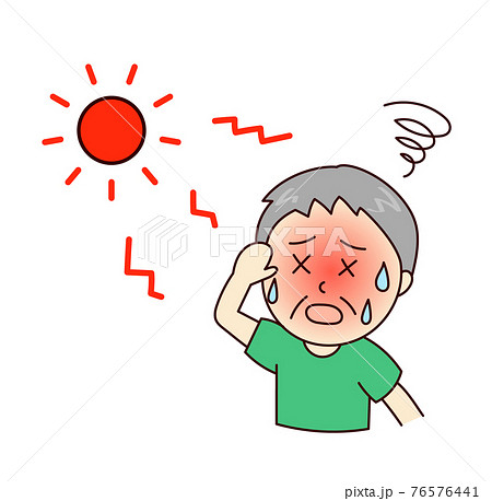 暑さで汗をかき熱中症になる高齢男性 暑さで汗をかき熱中症になる高齢男性 76576441