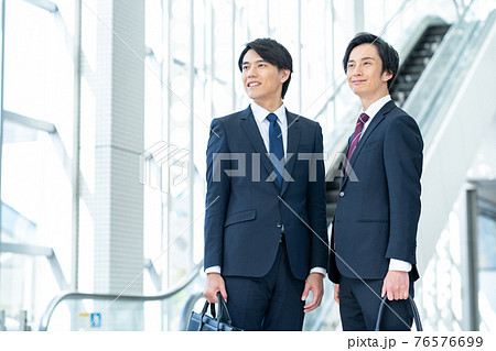 ビジネス ビジネスマン 男性 チーム ビジネス ビジネスマン 男性 チーム 76576699