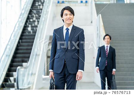 ビジネス ビジネスマン 男性 チーム ビジネス ビジネスマン 男性 チーム 76576713