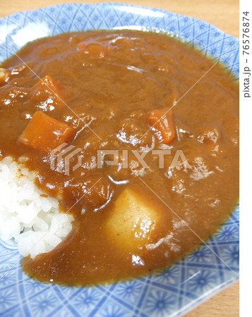 レトルトのカレーライス 76576874