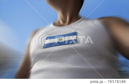 The national flag of Salvador on the athlete's chest 76578186