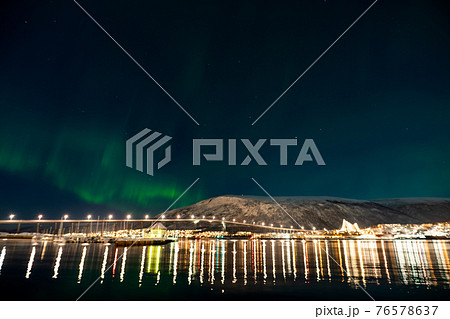 街中で見れるオーロラ深夜の景色 街中で見れるオーロラ深夜の景色 76578637