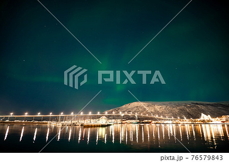 オーロラツアーが終わってもまだオーロラがダンスする 76579843