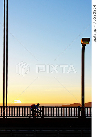 夕日 日没 夕焼け 76580854