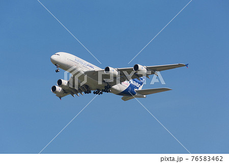 エアバスA380試験機の着陸進入 エアバスA380試験機の着陸進入 76583462