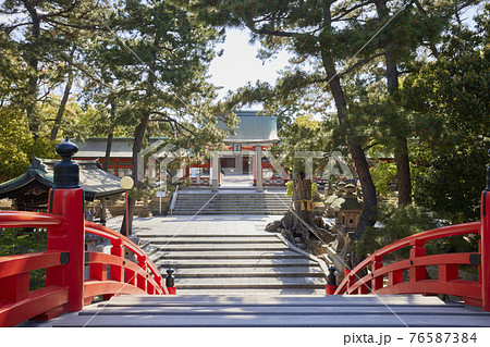 住吉大社は、住吉神社総本山で大阪で一番大きな神社。 住吉大社は、住吉神社総本山で大阪で一番大きな神社。 76587384