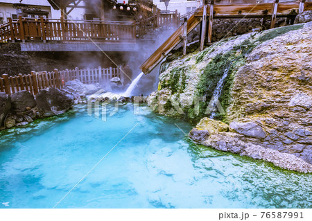 草津温泉の湯畑　群馬県 76587991