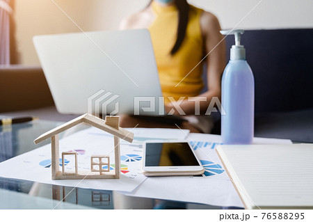 Young freelance Start up owner confirm order from customer at home office, Small Business Entrepreneur SME, Shipping shopping online. Selective focus. Young freelance Start up owner confirm order from customer at home office, Small Business Entrepreneur SME, Shipping shopping online. Selective focus. 76588295