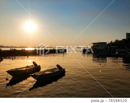 夕日 日没 夕焼け 76588320