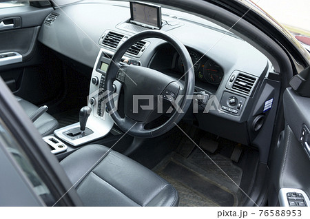 車の運転席 車の運転席 76588953