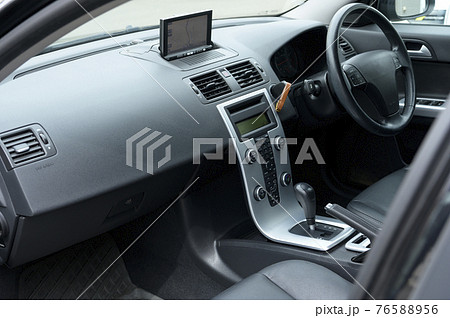 車のフロントシート 76588956