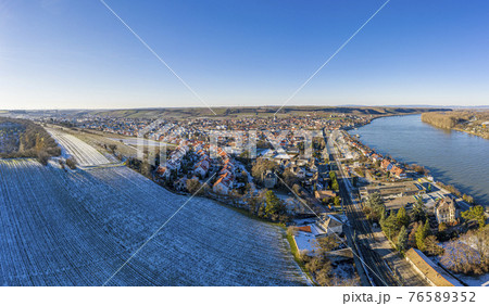 Drone image of wine village Nierstein on the Rhine in blue sky and sunshine with snow covered slopes Drone image of wine village Nierstein on the Rhine in blue sky and sunshine with snow covered slopes 76589352