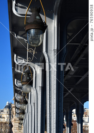 フランス・パリ、ビルアケム橋 フランス・パリ、ビルアケム橋 76590938