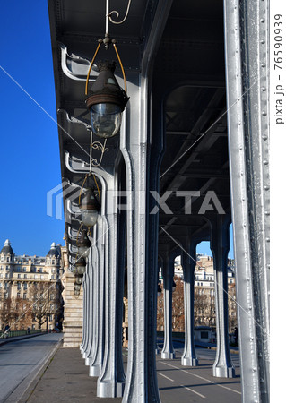 フランス パリ ビルアケム橋の写真素材 フランス パリ ビルアケム橋の写真素材