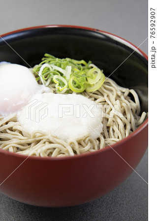 とろろ蕎麦温玉添え とろろ蕎麦温玉添え 76592907