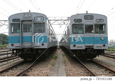 103系と301系の並び(拝島駅留置線にて) 103系と301系の並び(拝島駅留置線にて) 76593186