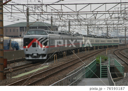 485系電車 会津色 新潟色 亀有駅にて の写真素材