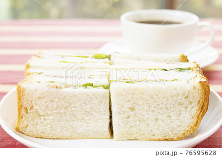 美味しいミックスサンドとコーヒー 美味しいミックスサンドとコーヒー 76595628