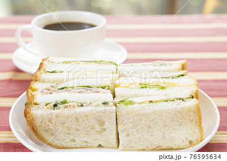 美味しいミックスサンドとコーヒー 美味しいミックスサンドとコーヒー 76595634