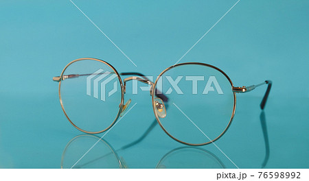 Modern eye glasses  with shiny frame For reading daily life. 76598992