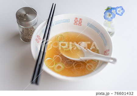 健康、ダイエットの為ラーメンスープを残す 健康、ダイエットの為ラーメンスープを残す 76601432