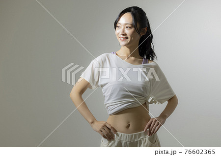 お腹 ウエスト くびれ お腹 ウエスト くびれ 76602365
