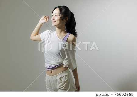 お腹 ウエスト くびれ お腹 ウエスト くびれ 76602369