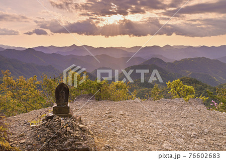 熊野古道　小雲取越　百間ぐらの夕景（和歌山県田辺市本宮町） 76602683