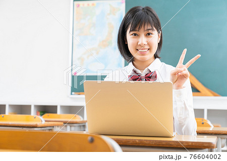 女子学生 パソコン 教室 女子学生 パソコン 教室 76604002
