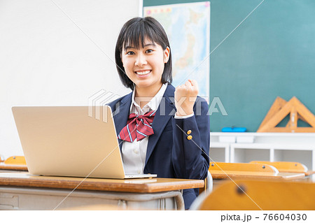 女子学生 パソコン 教室 女子学生 パソコン 教室 76604030