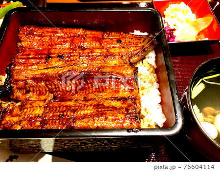 つややかなうなぎのかば焼き うな重 つややかなうなぎのかば焼き うな重 76604114