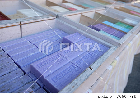 ラベンダーのナチュラル石鹸 76604739