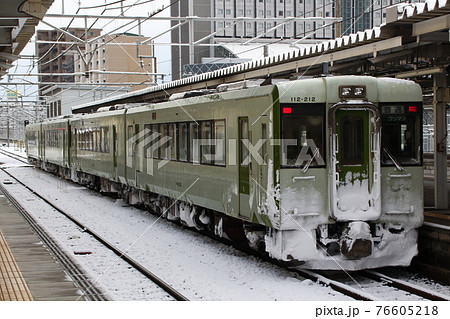 冬の飯山線キハ110（長野駅） 76605218