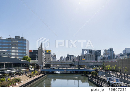 浮庭橋から道頓堀の方を向いた風景　早朝【大阪市西区】 76607235