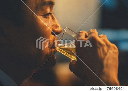 居酒屋 76608404