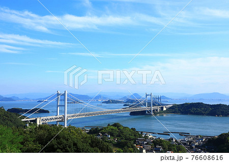 瀬戸大橋と下津井漁港 76608616