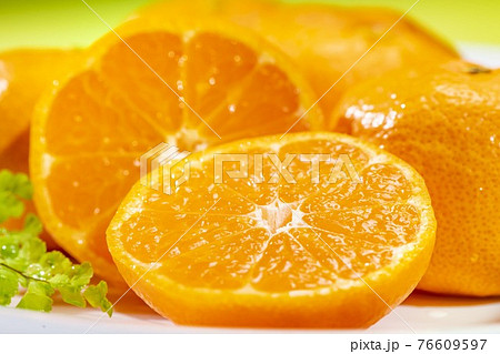 新鮮でおいしいミカン 新鮮でおいしいミカン 76609597