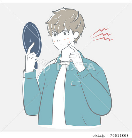 鏡に向かって悲しむ男性 76611363
