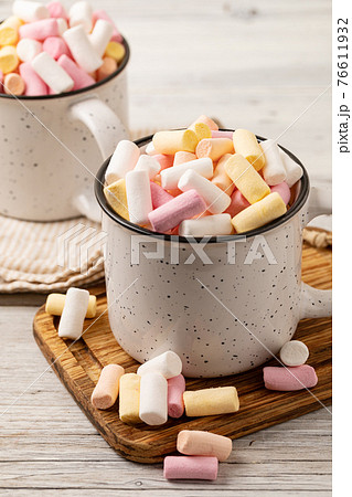 Hot chocolate with marshmallow 76611932