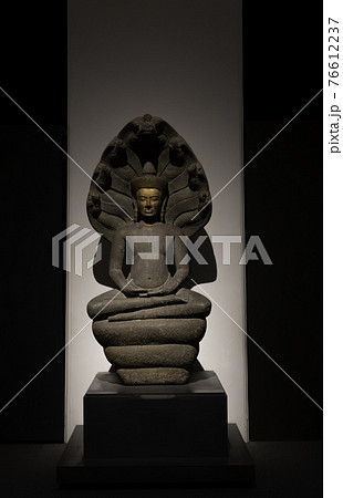 Closed up Old gold buddha statue 76612237
